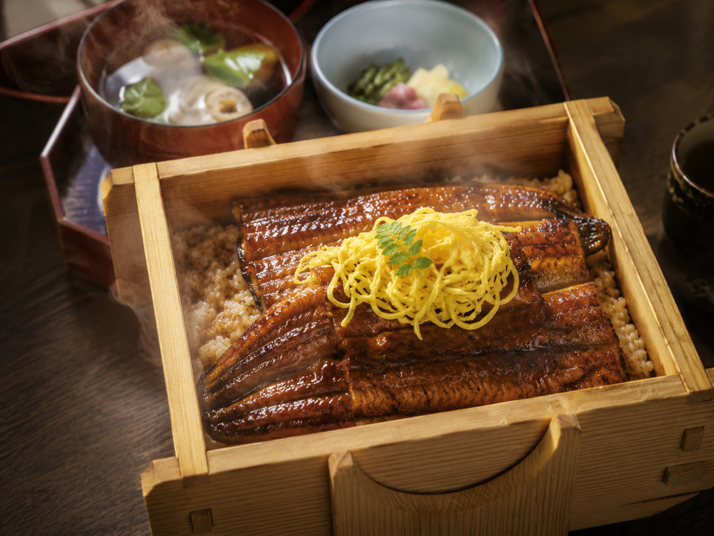 柳川名物のうなぎのせいろ蒸し。
