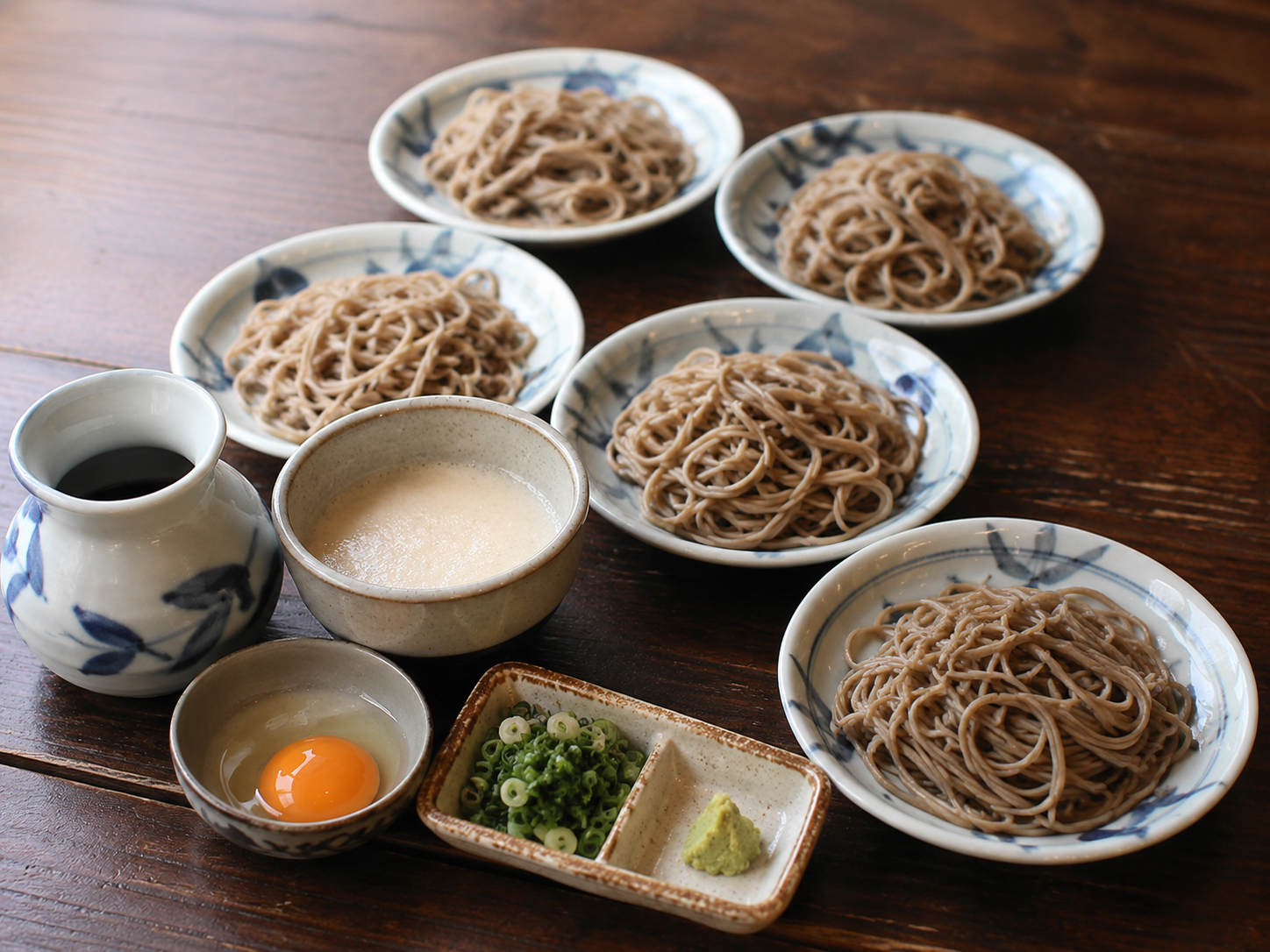 出石皿そば。小皿に盛られた但馬のそば。