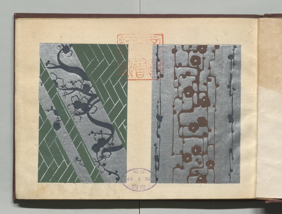 A digitised page from Kōrin’s 1907 plum-pattern book: diagonal branches over a green geometric field at left, vertically arranged flowers and angular branches at right.