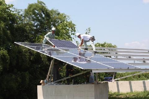 富士山近くの太陽光施工現場