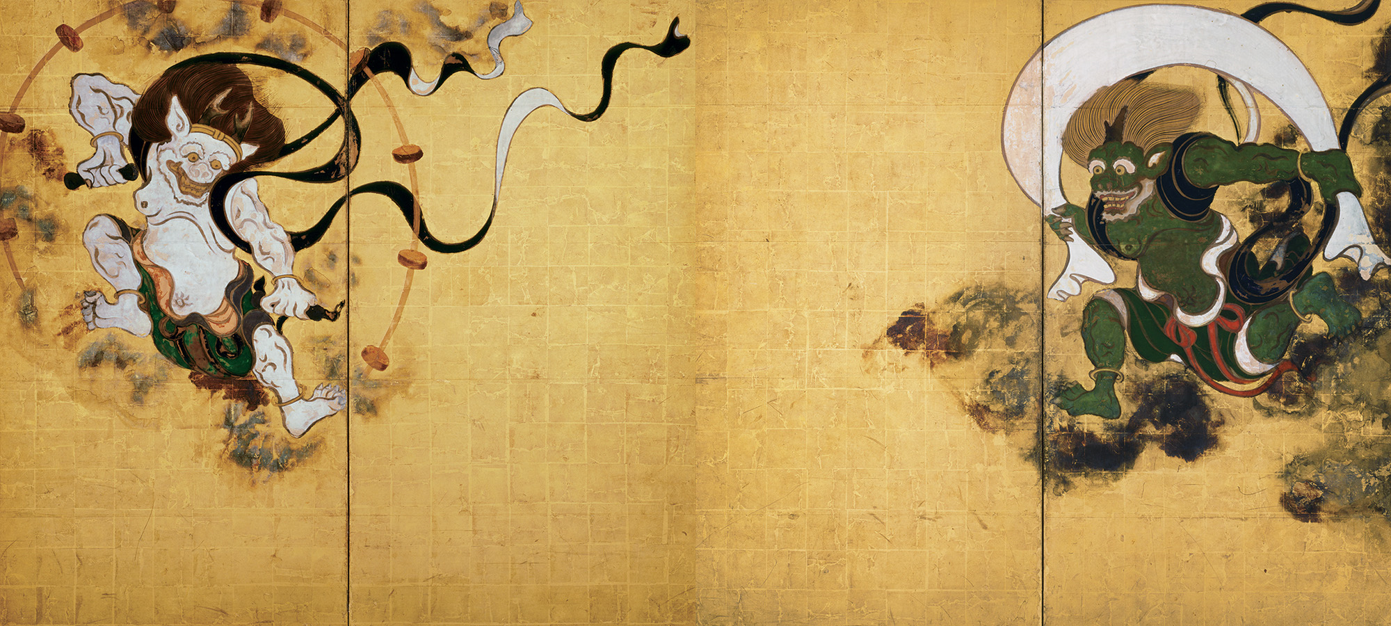 Paired gold-ground screens with the pale Thunder God and drums on the left, the green Wind God holding a bag on the right, and broad open gold between them