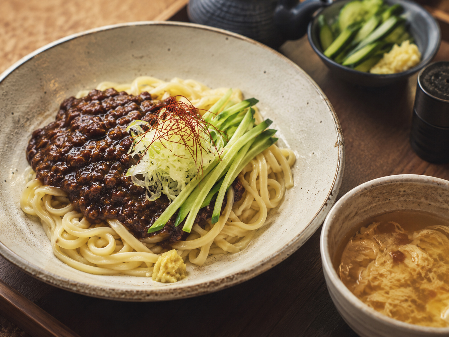 盛岡じゃじゃ麺。肉味噌、きゅうり、麺、ちーたんたん。