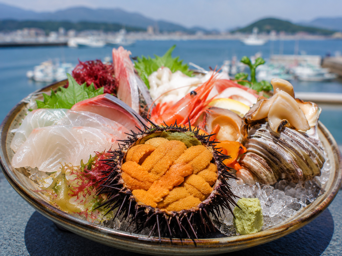 天草海鮮。うに丼、魚、海老、蛸、海の幸。