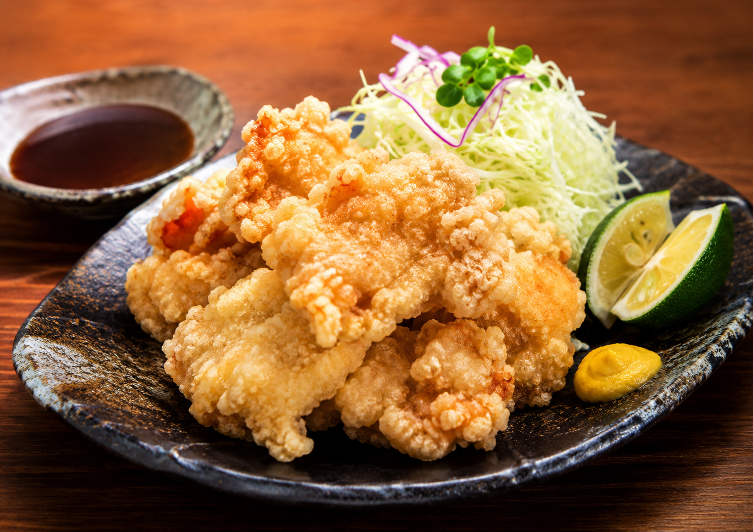大分のとり天。鶏肉の天ぷら、からし、ポン酢、かぼす。