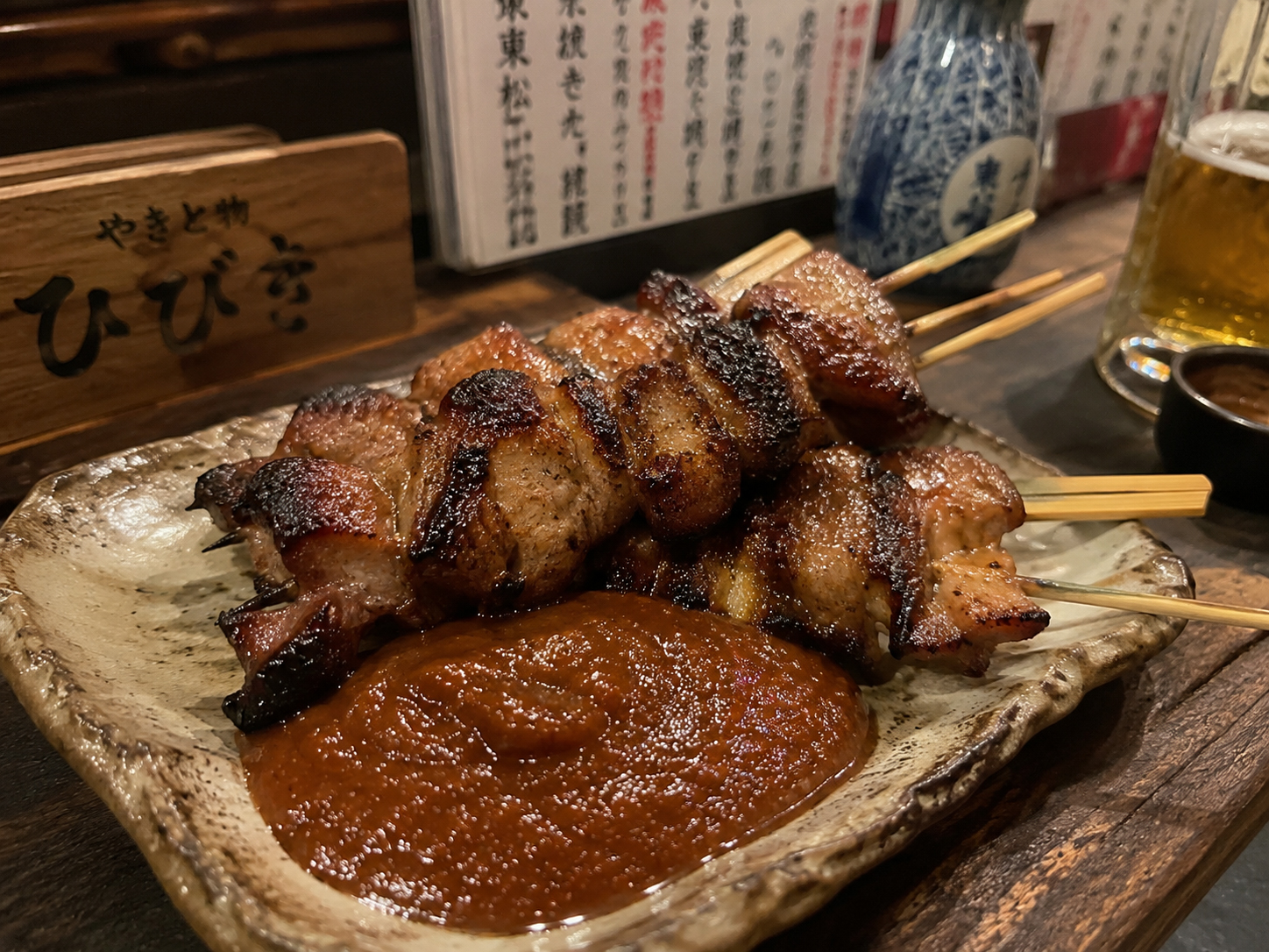 東松山やきとり。豚かしら串と辛味噌。