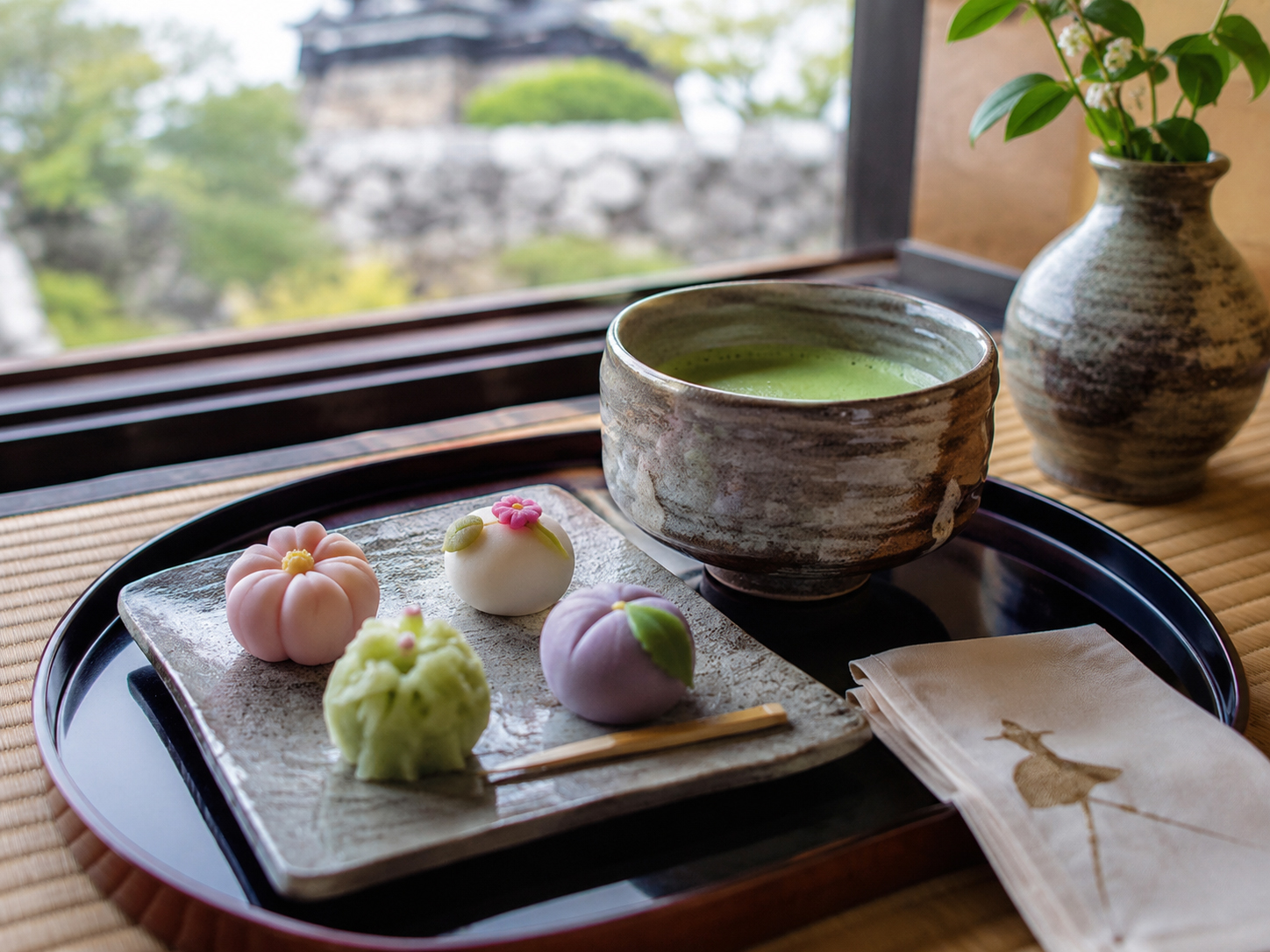 松江の和菓子と抹茶。若草、山川を思わせる茶の湯の食卓。