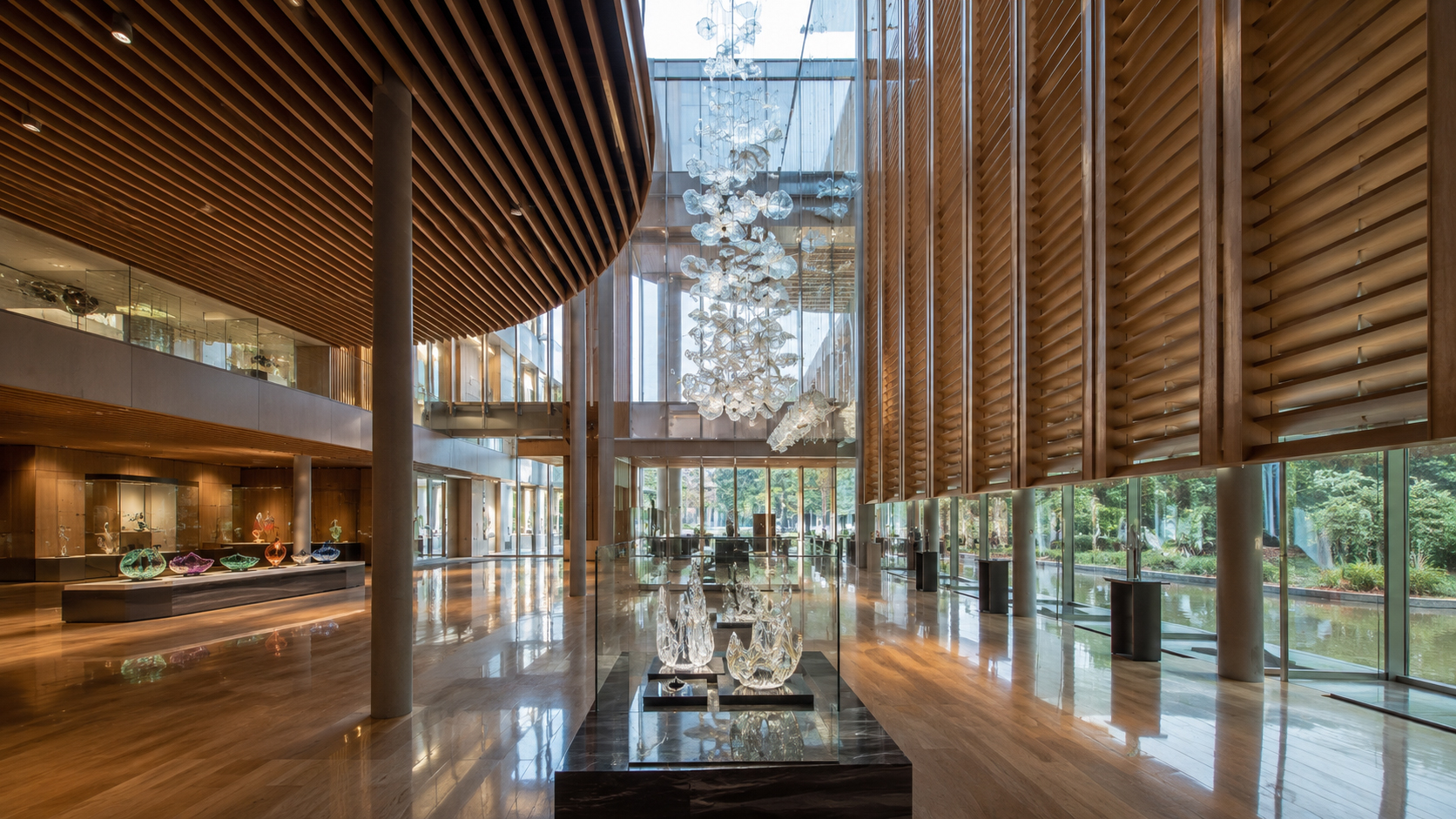 富山市ガラス美術館の館内